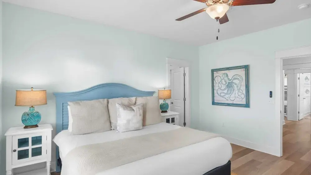 Constant Getaway by Avantstay 30A Coastal Retreat Outdoor Lounge, Golf Cart, Bikes + Near Beach