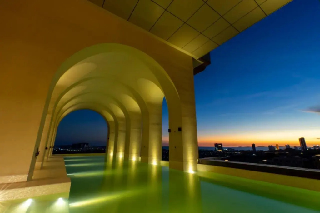 Arjuna Solitaire Hotel