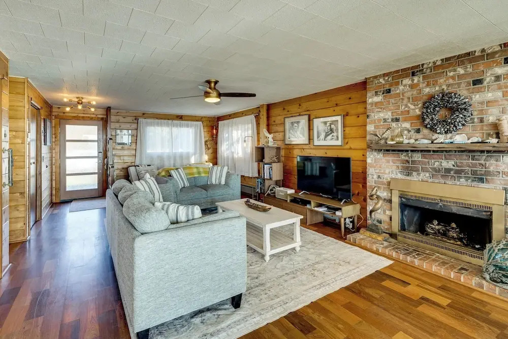 Whale Watch & Relax Fireside: Puget Sound Gem!