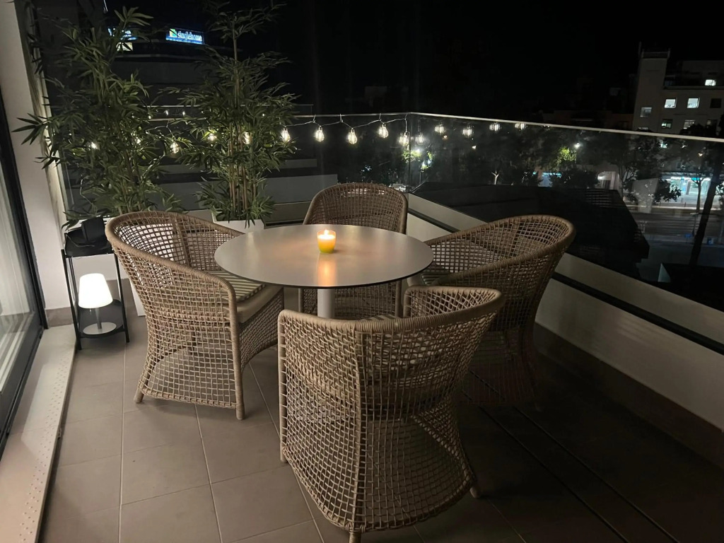 New build modern ap 4 min walk to the beach and Marbella old town