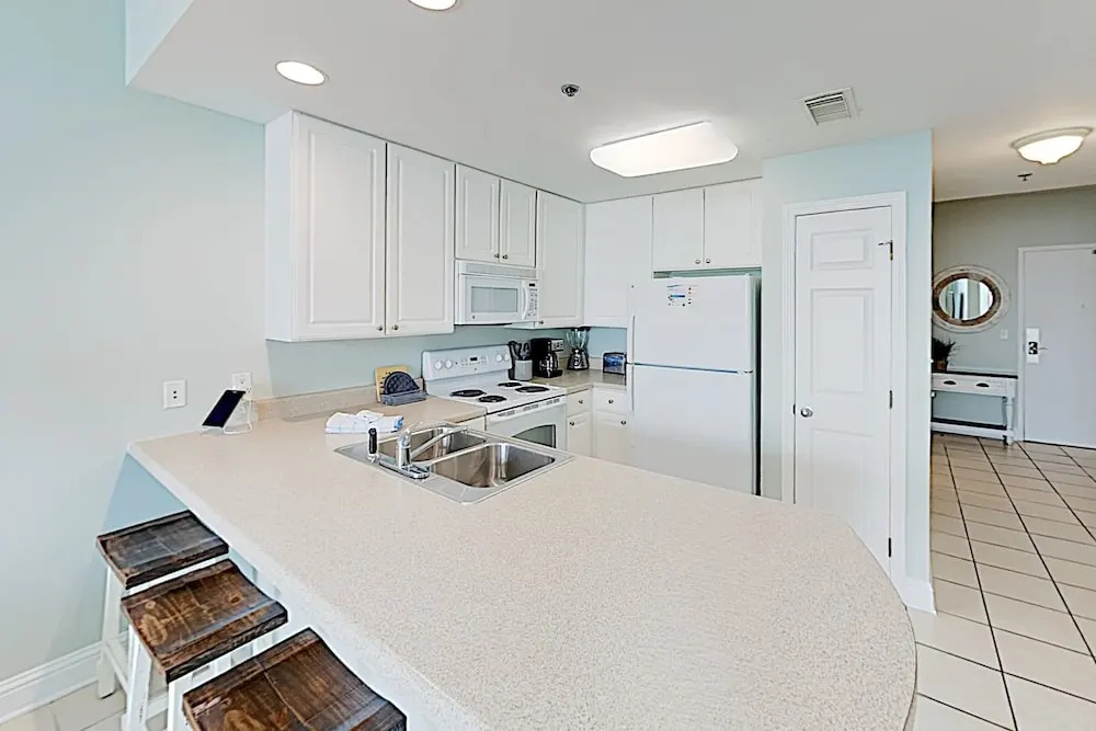 New Listing! Gulf-front Getaway W/ 2 Pools & Gym 1 Bedroom Condo