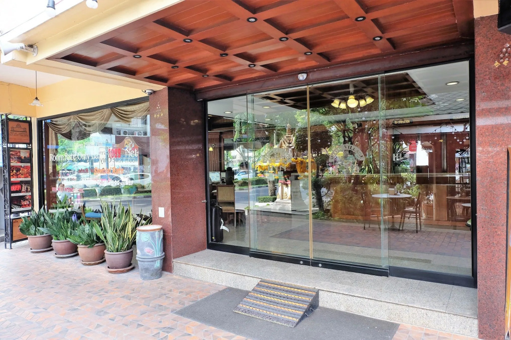 Silom Village Inn