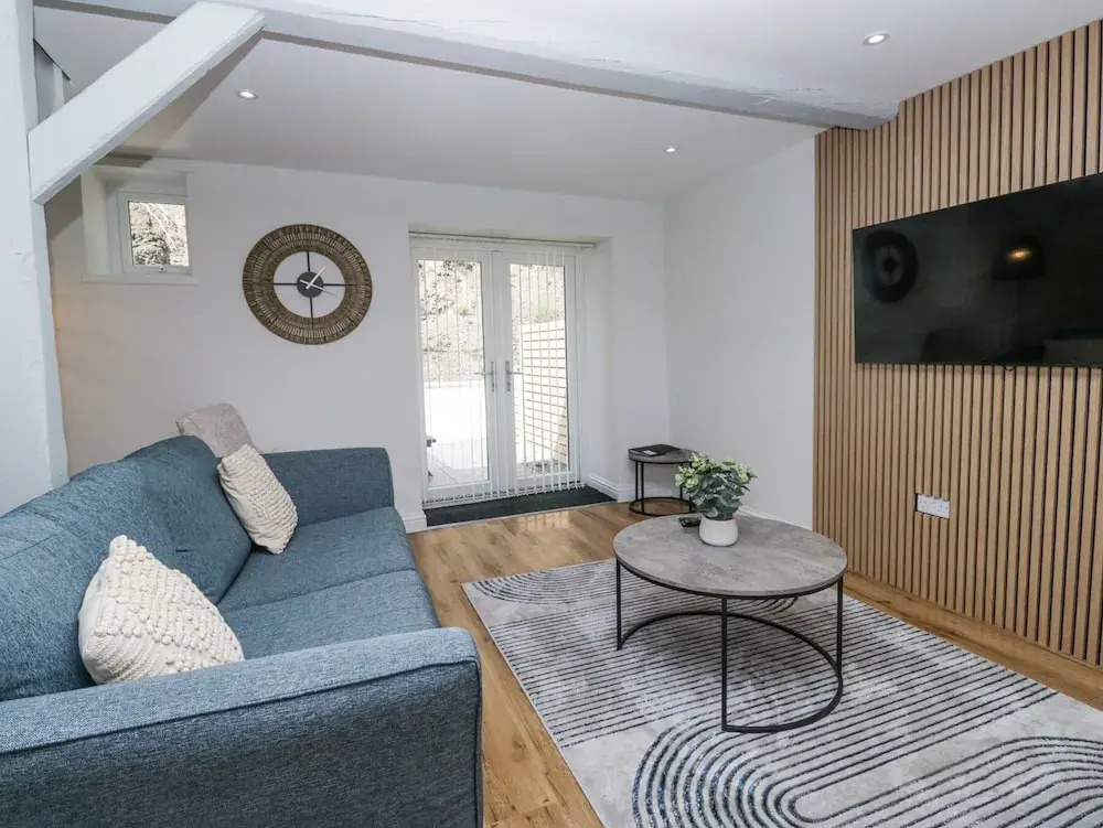 Riverside Cottage No 3