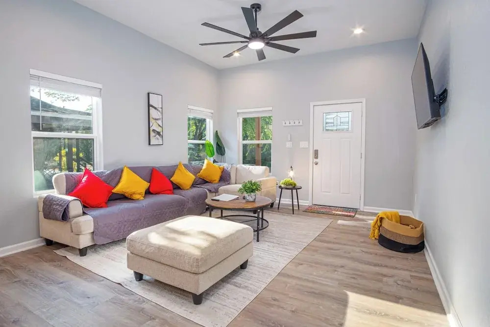 Experience Convenience w/ 4br/3ba Near Alamodome