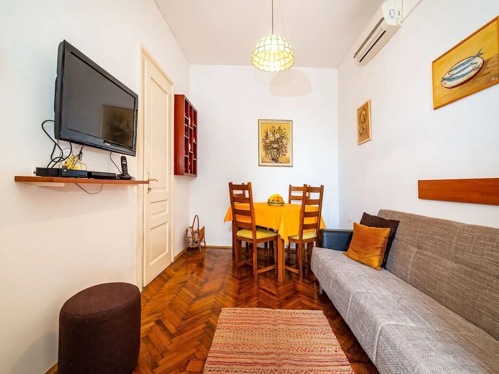 Charming First Floor Apartment With Great Sea View, Near the Beautiful Beach