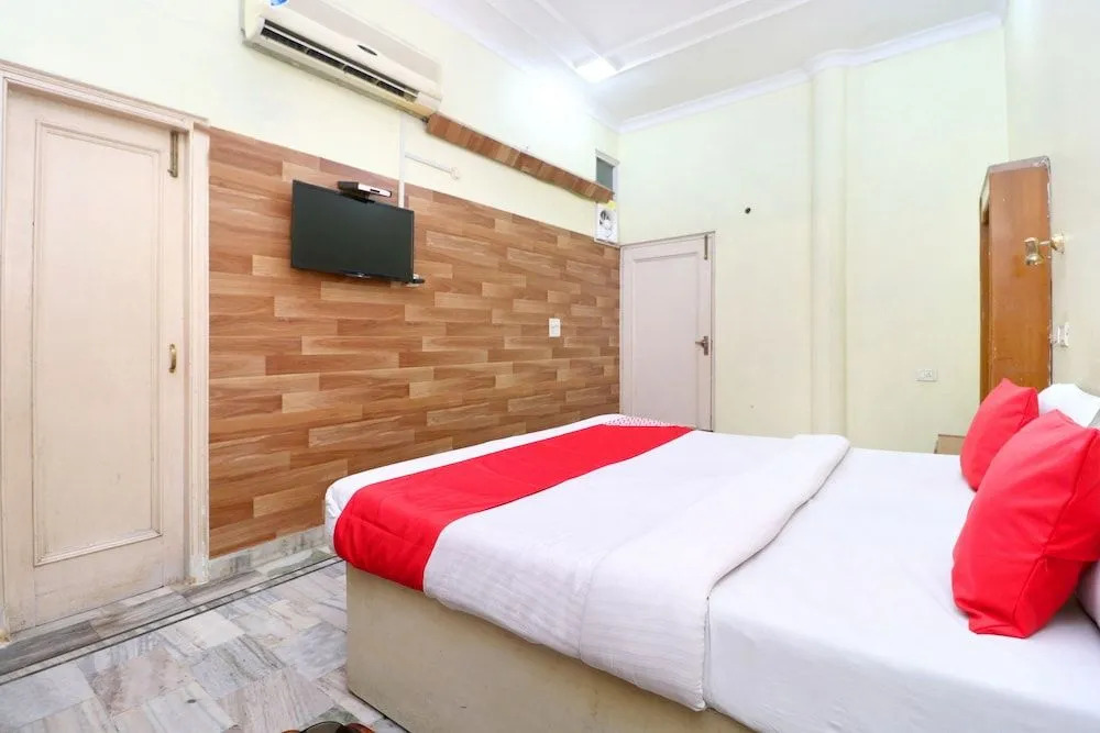 OYO 24073 Hotel Hari Darshan