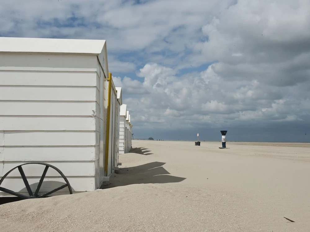 Modern apartment with a dishwasher located in Zeebrugge