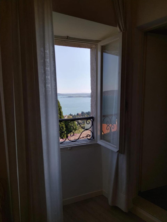 Villa Sybille With Pool And Lake View