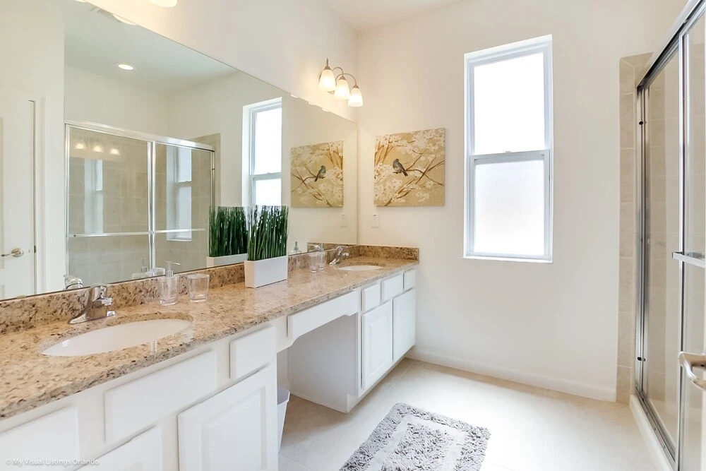 Solterra - 5204 Oakbourne Avenue