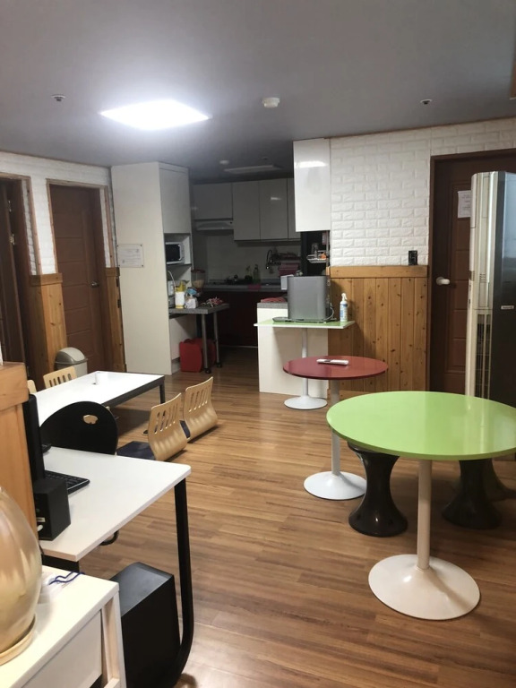 FOUR SEASON GUEST HOUSE - Hostel