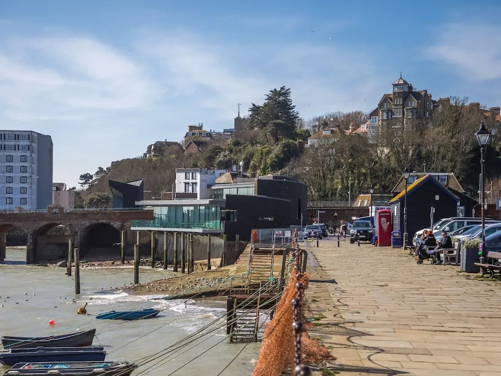Apartment in Folkestone Near Sandgate Beach