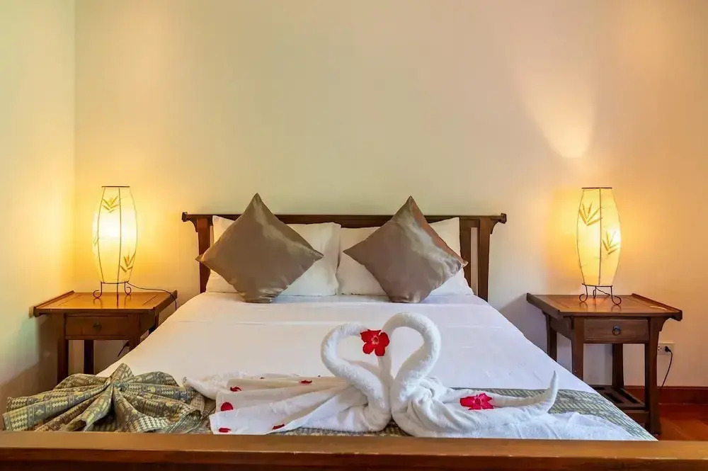 4 BR Villa walking distance to beach - KBR44