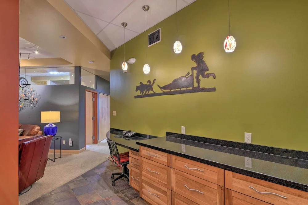 Idyllic Dtwn Anchorage Condo w/ Fireplace!