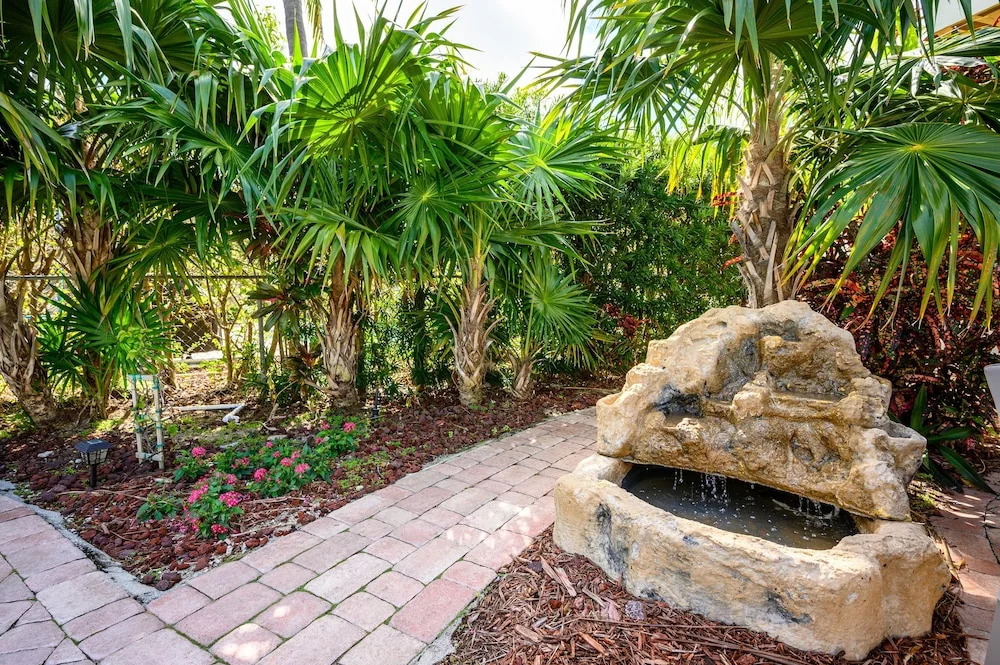 Gorgeous Canal W/ Private Pool & Dock 3 Bedroom Home