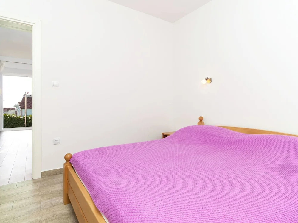 Spacious Apartment in Zecevo Rogoznicko With Terrace