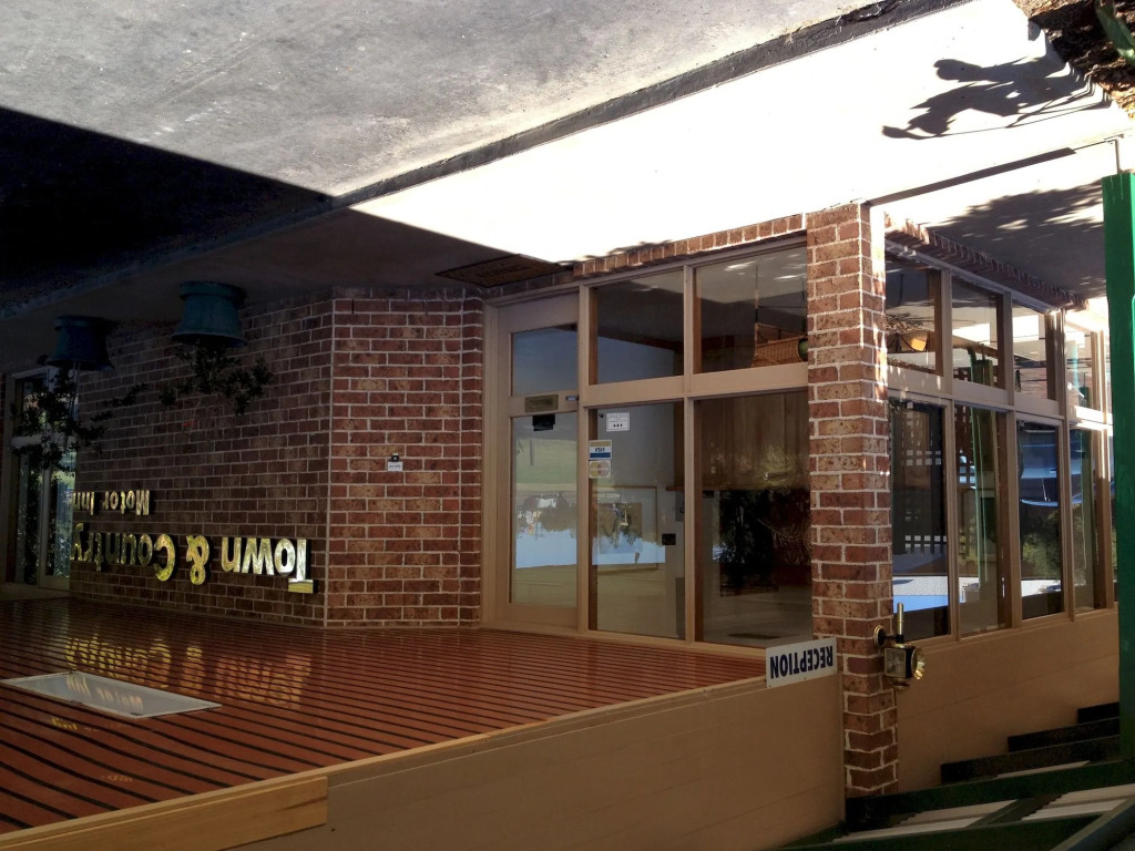 Town & Country Motor Inn