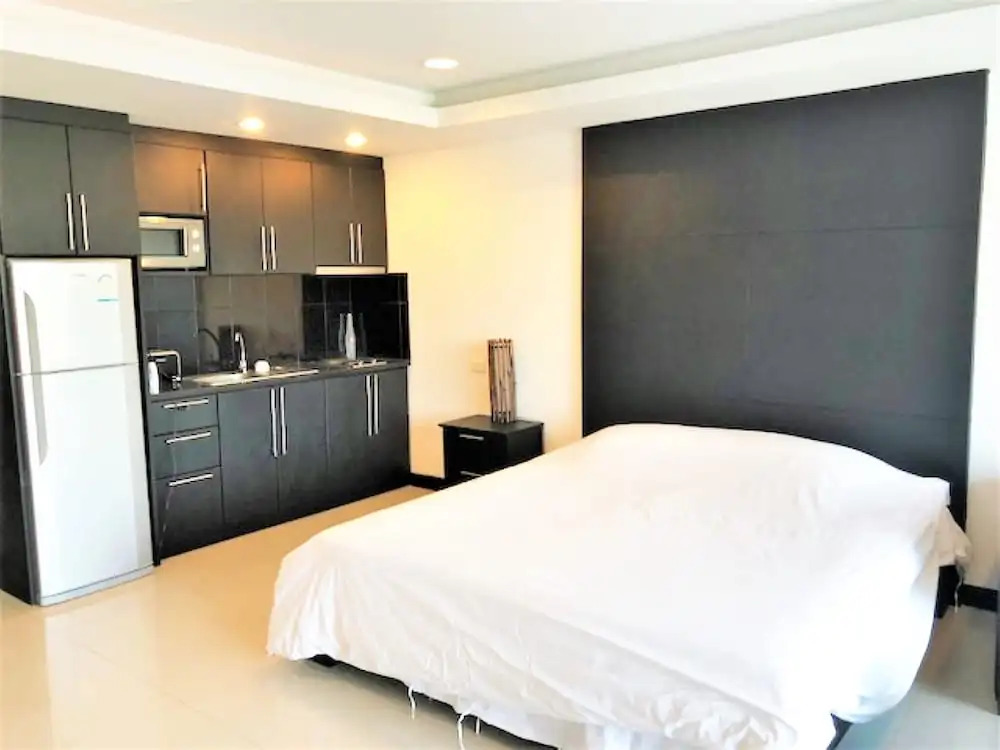 Large Studio with Balcony - TW Platinum Suites, Jomtien