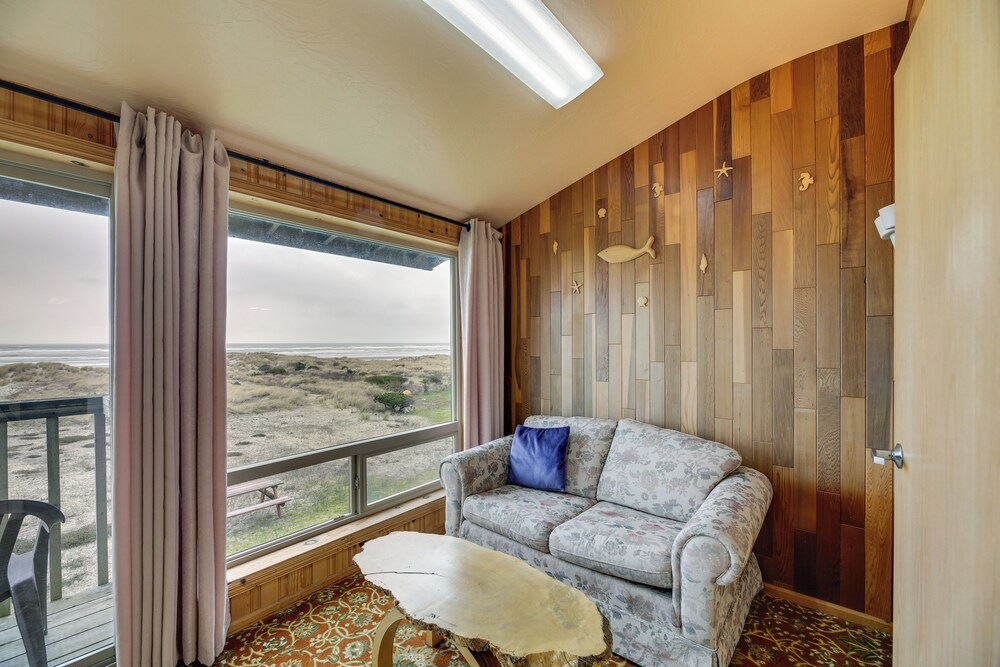 Sanderling Sea Cottages, Unit 3 w/ Private Balcony
