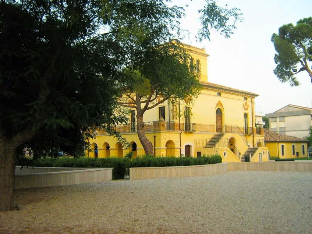 Ficus Pineto Vacanza