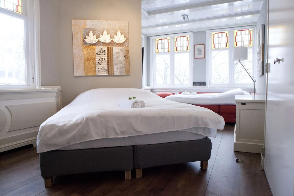 Lovely Studio With Canal Views