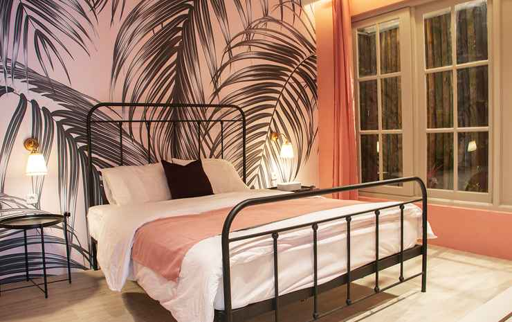 Villa Rone - Spanish Garden Vibe in PUNCAK