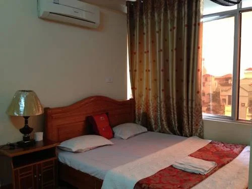 Queen Hotel Hoàng Gia