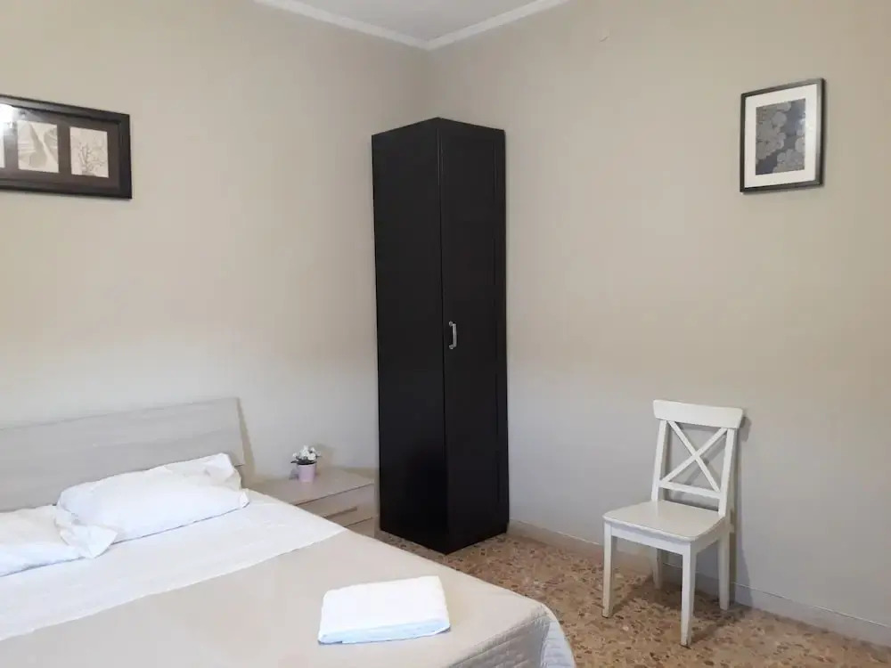 48 airport budget rooms