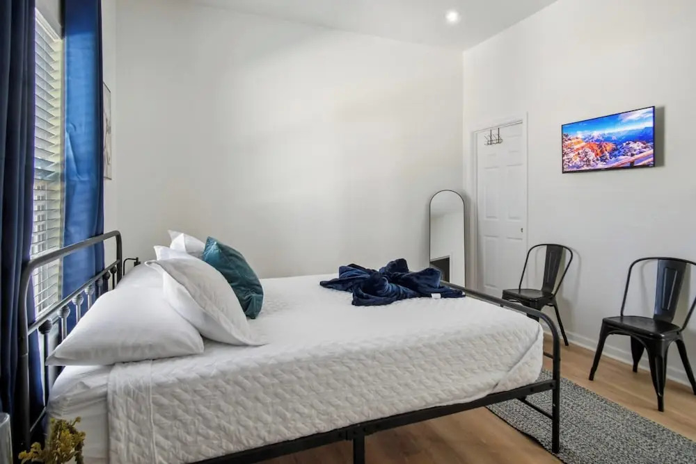 Perfect 2BR 2BA Base Clean Modern Near Downtown