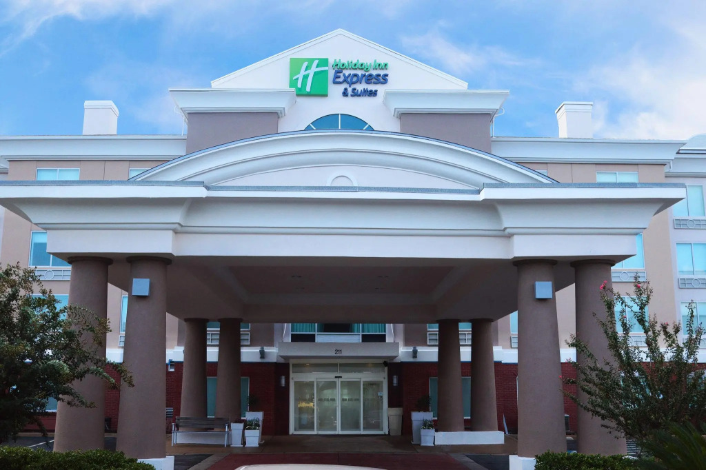 Holiday Inn Express & Suites Columbia-I-26 @ Harbison Blvd by IHG