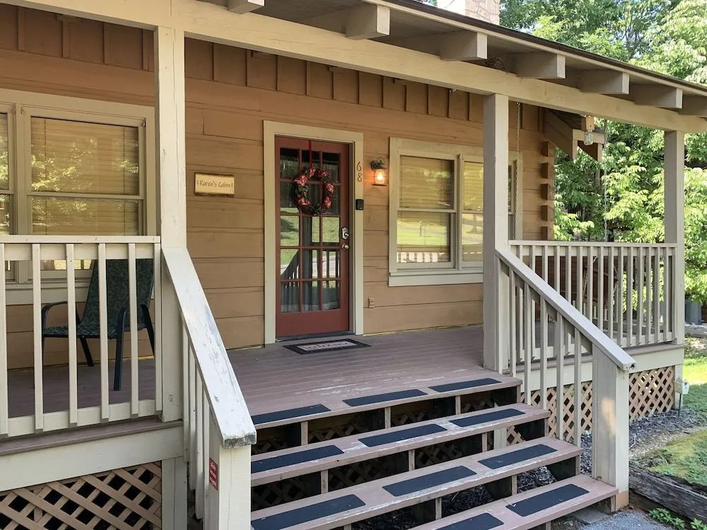 Karen's 2 Bedroom Cabin by Redawning