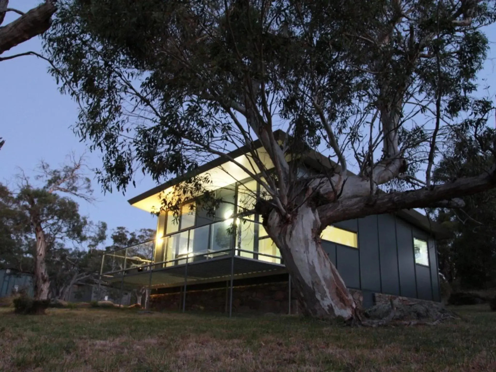 Ecocrackenback 13 'Sustainable, luxurious chalet close to the slopes.'