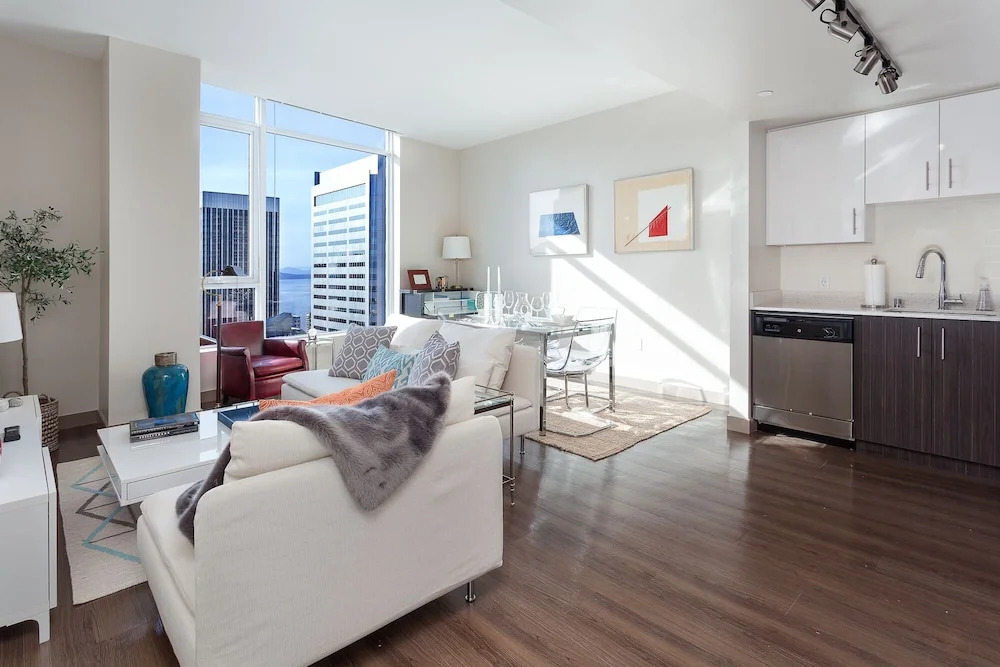 Luxe Hubs Corporate High Rise Apartments on Pine
