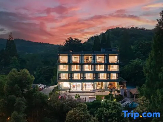 Xinchang Huaqianyueshang Homestay (Nineteen Peaks)