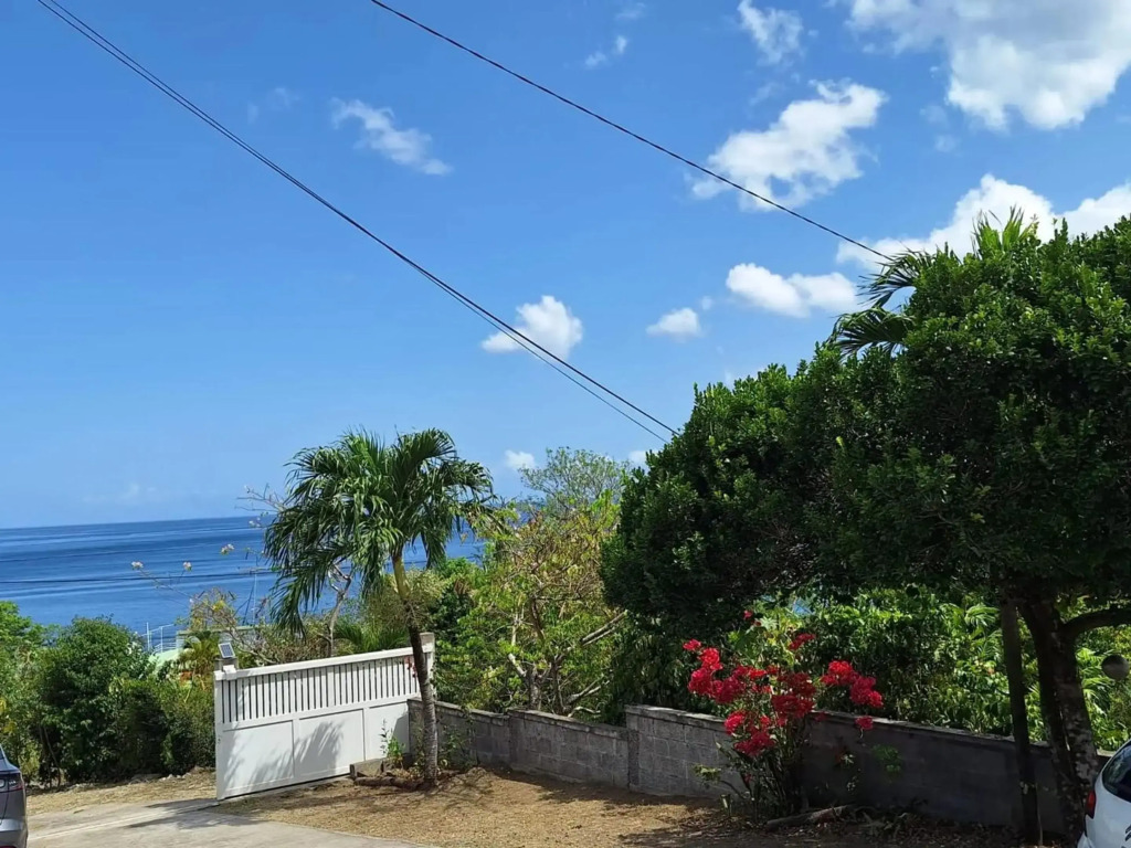 Maison de 3 chambres a Deshaies a 200 m de la plage avec vue sur la mer jardin clos et wifi