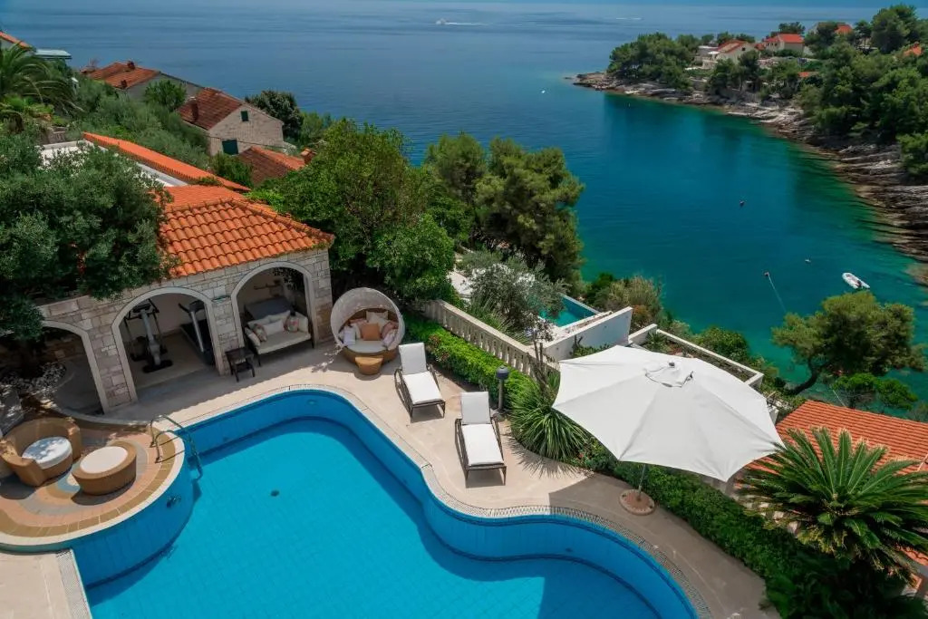 Luxury Villa Godi Star with private heated pool, staff - concierge service