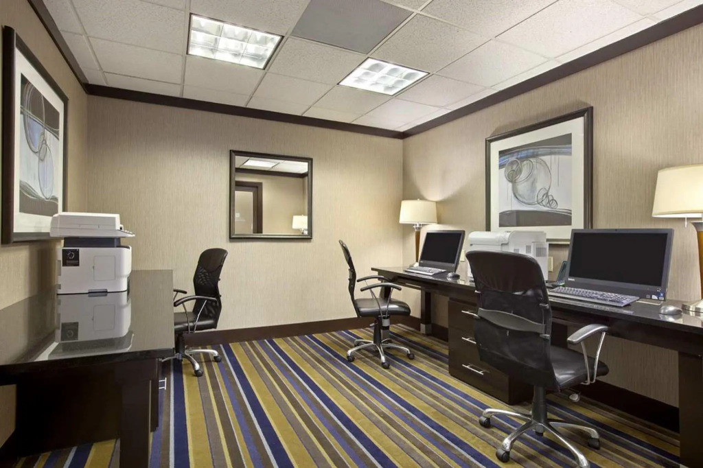 Embassy Suites by Hilton St Louis Airport