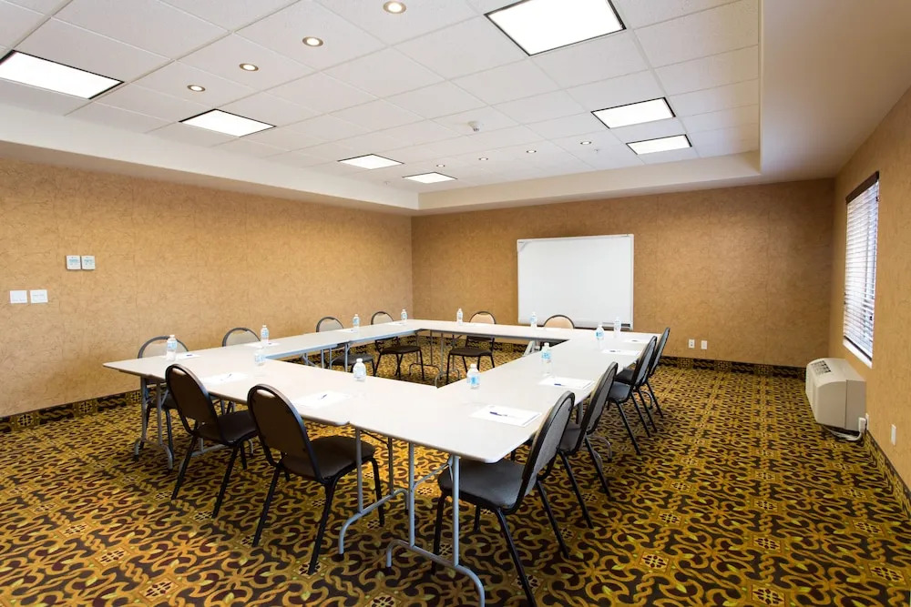 Holiday Inn Express & Suites Whitecourt by IHG