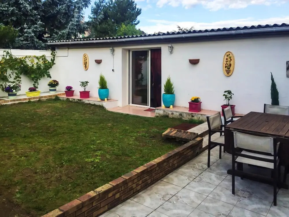 Studio in Tremblay-en-france, With Enclosed Garden and Wifi