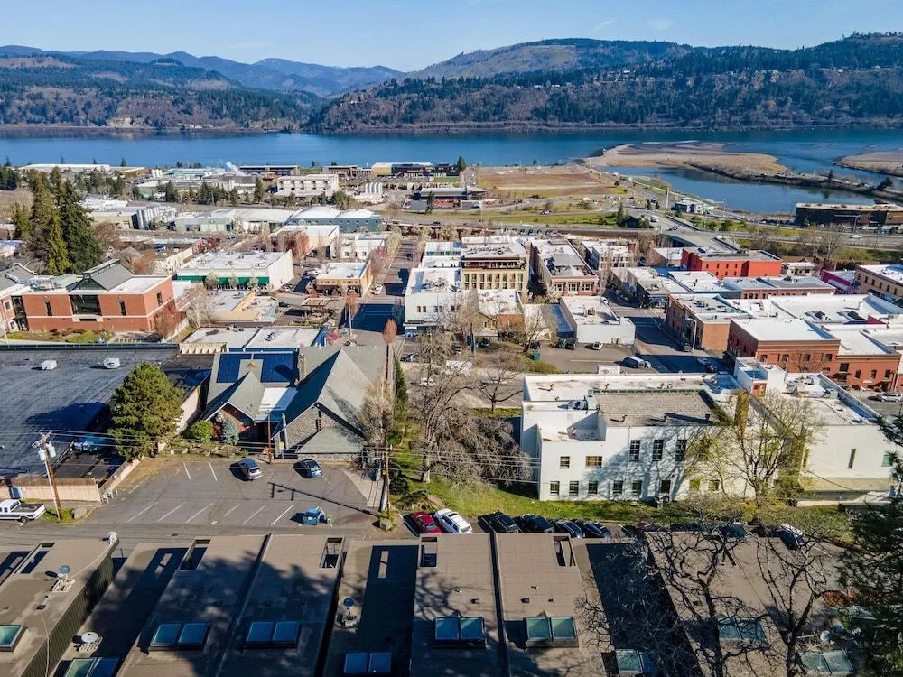 FOUR Condo with Columbia River Gorge View and Hot Tub by RedAwning