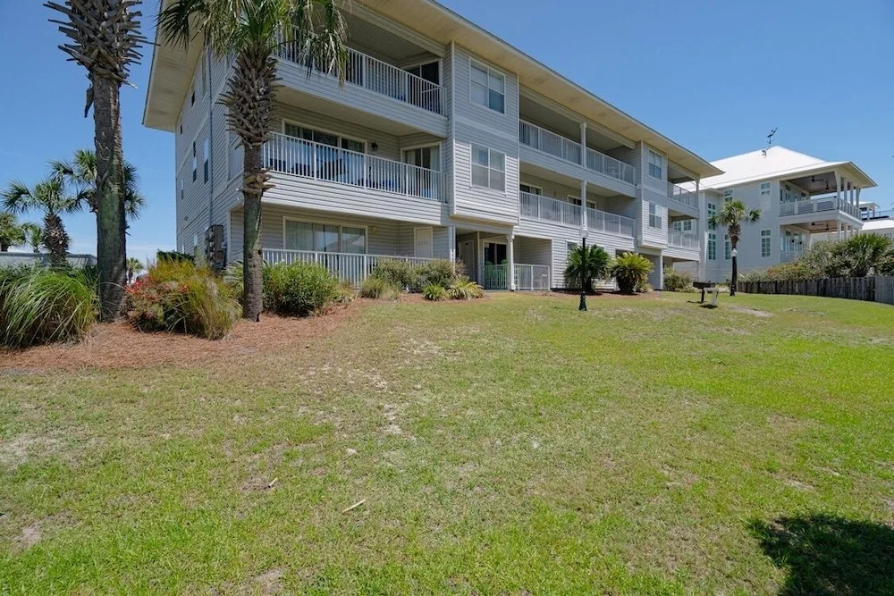 Beachside Villa 2 Bedroom Condo by Redawning