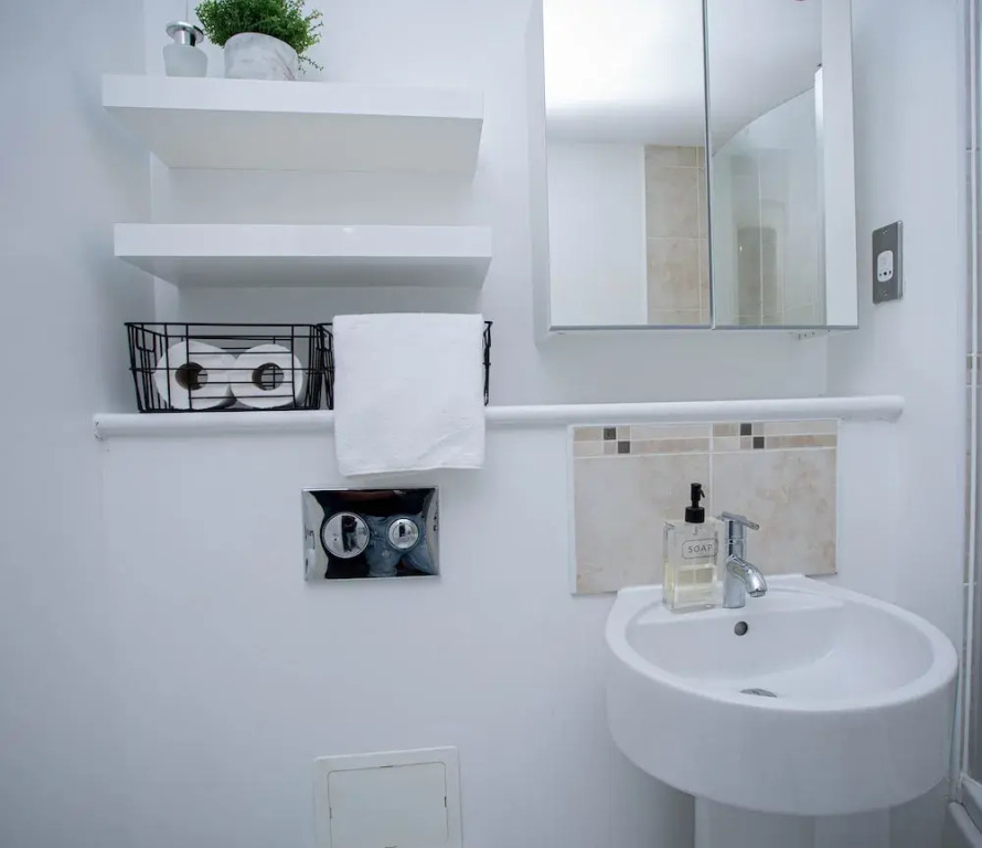 Nest Easy - Alpha House
