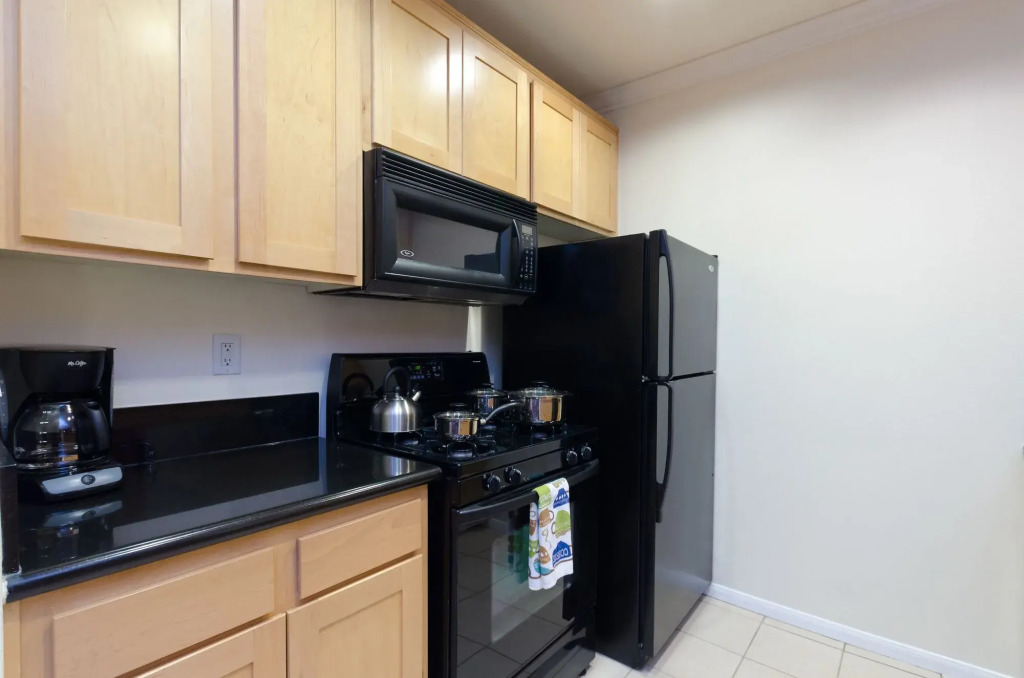 Deluxe Wilshire Apartments