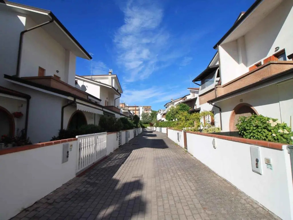 Apartment in Eraclea Mare 40811