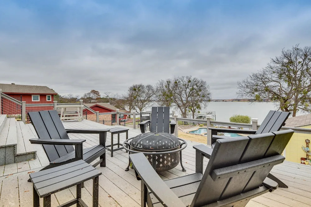 Gorgeous Granbury Lake Getaway w/ Pool & Dock!