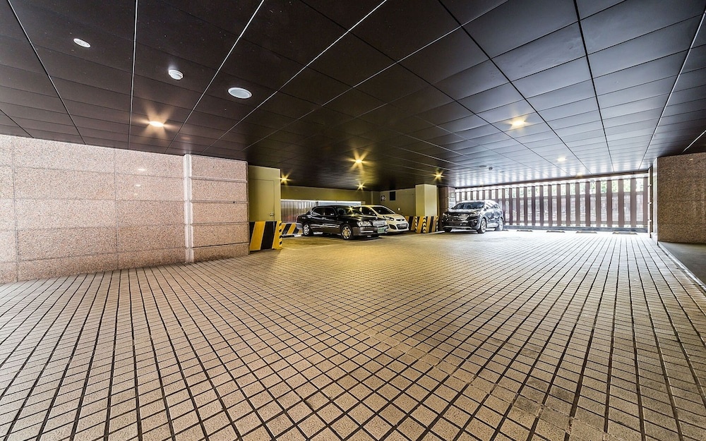 Guangming Cherbourg Hotel