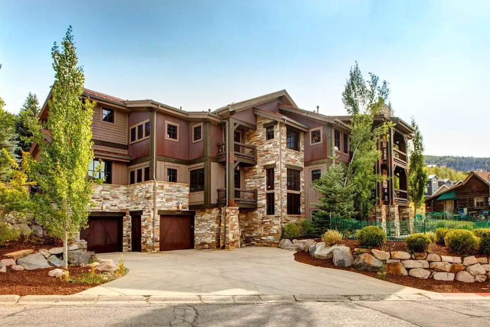 Rossi Hill 4 Bedrooms PRH-685 by KBM