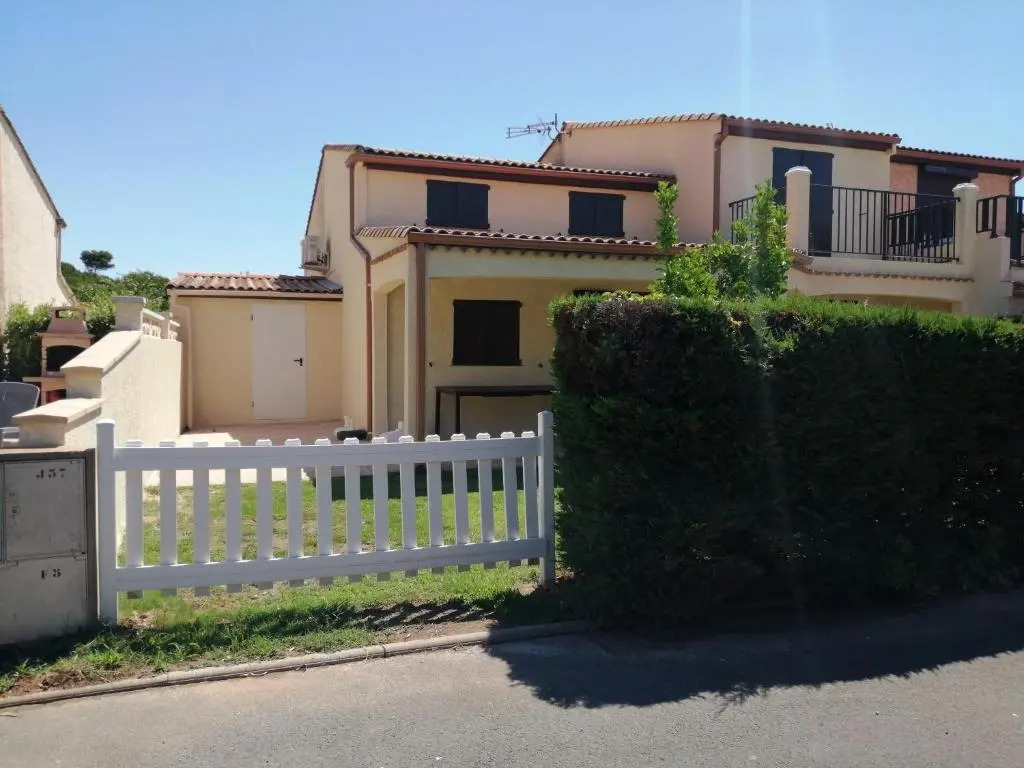 Spacieuse Maison d'angle dans domaine des TAMARIS 5 pièces 6 á 7 couchages WIFI- Accès payant pour piscines-animation - PORTIRAGNES PLAGE LRTAMJ37