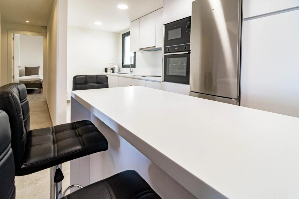 Inf4.5p- Modern 3 bed City Apartment Next to Beach