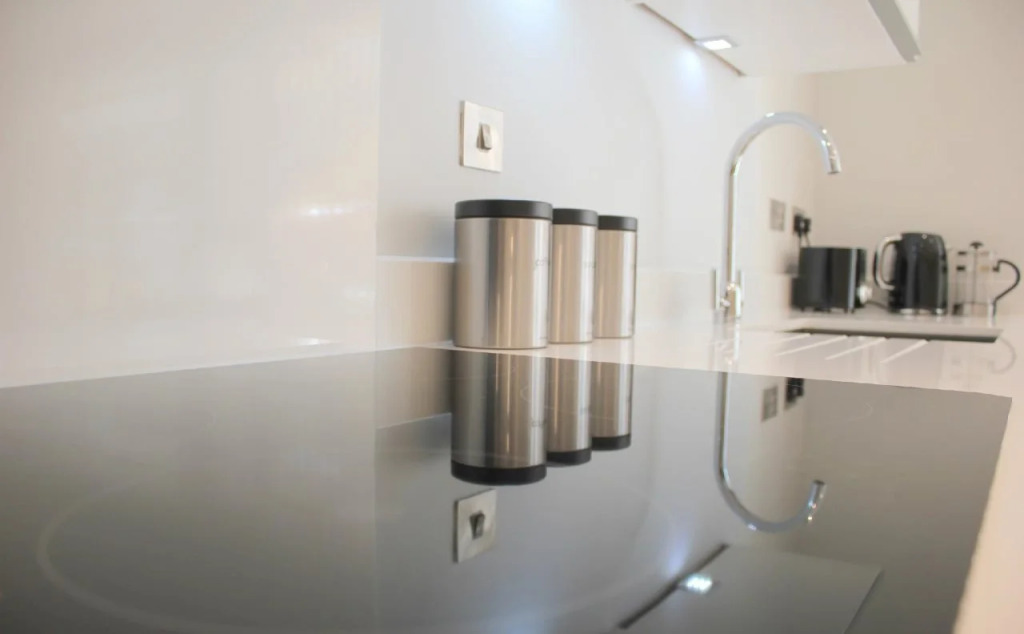 The Station Suite (Peymans)