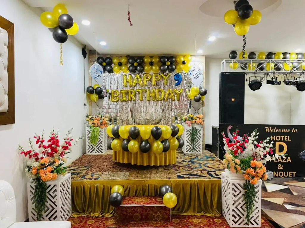 OYO 22115 Hotel D Plaza